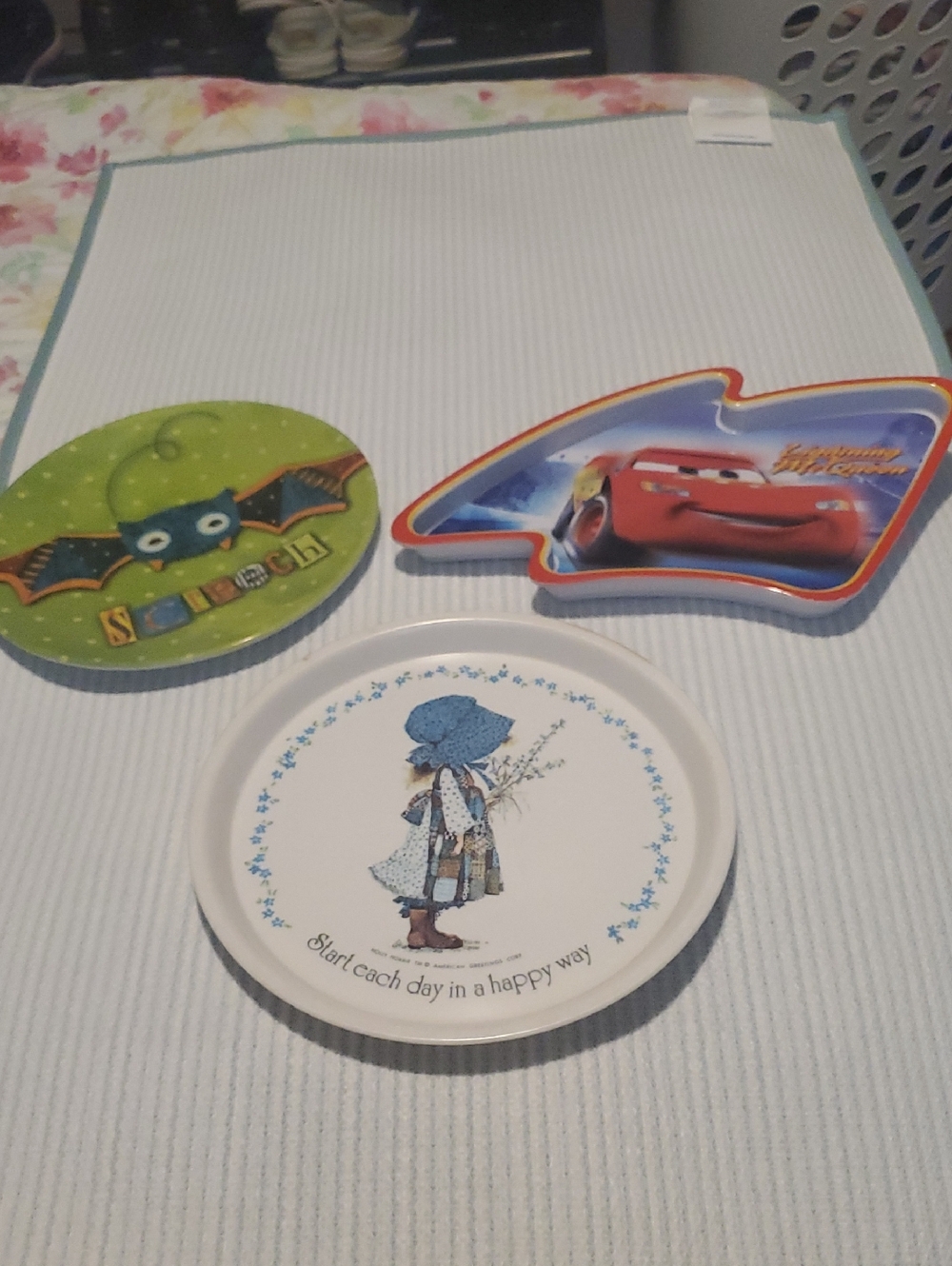 American Greetings Kids Plates Set - Green, Red, Blue, White